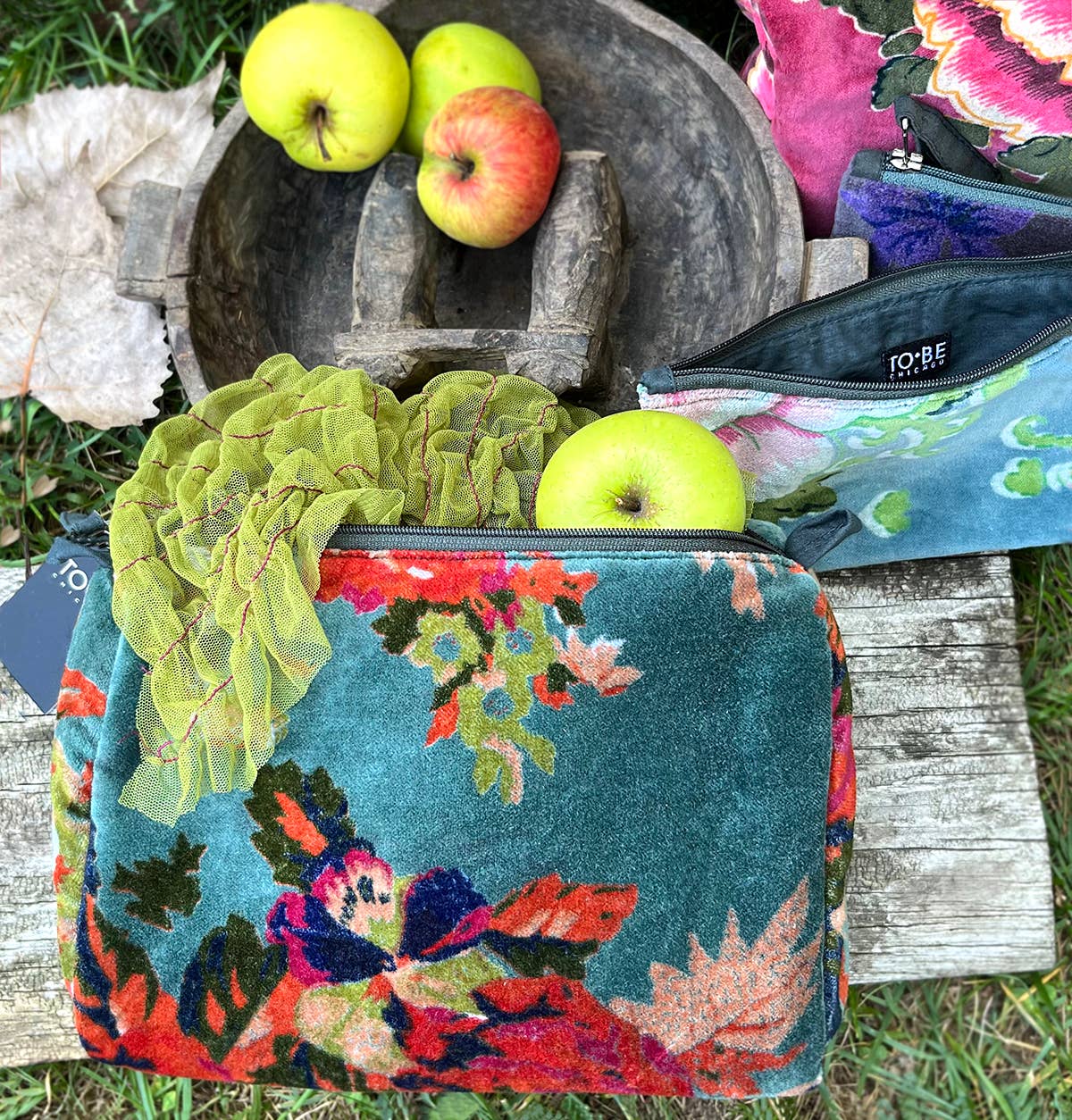 Little Journeys Chicago - Rome Velvet Pouch Peonies Taupe