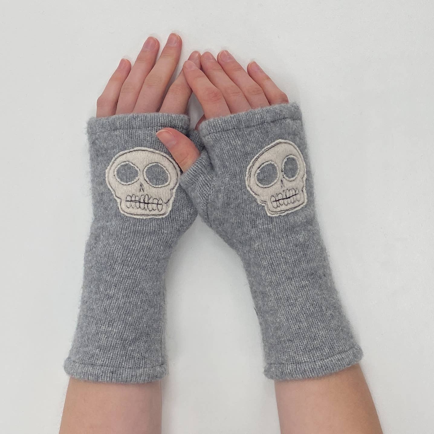 Fingerless Cashmere Gloves - Skull