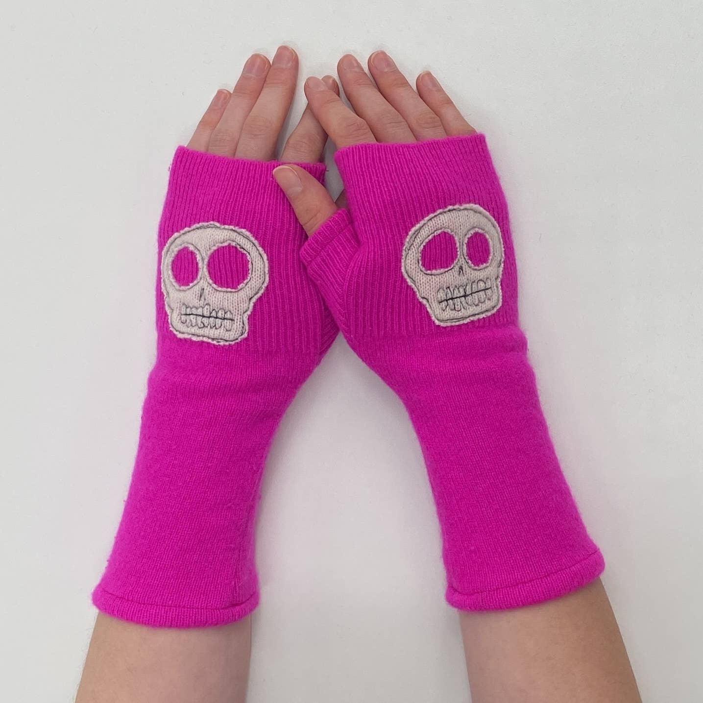 Fingerless Cashmere Gloves - Skull